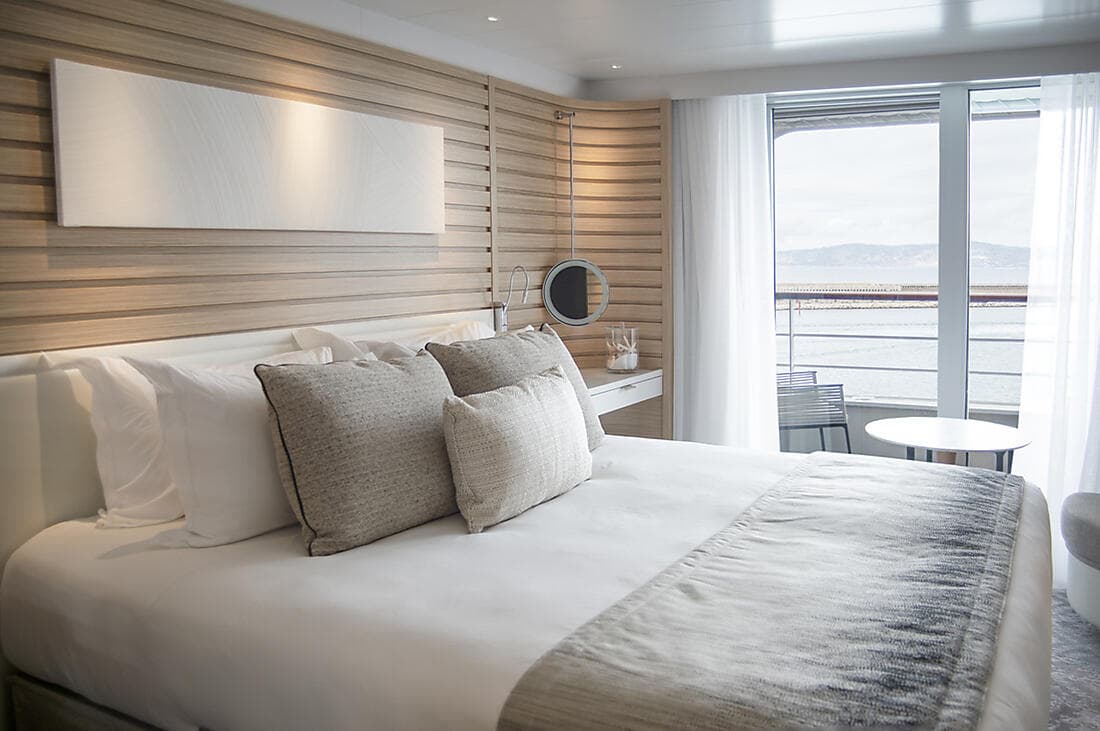 Carousel cabins: Upper decks balcony stateroom